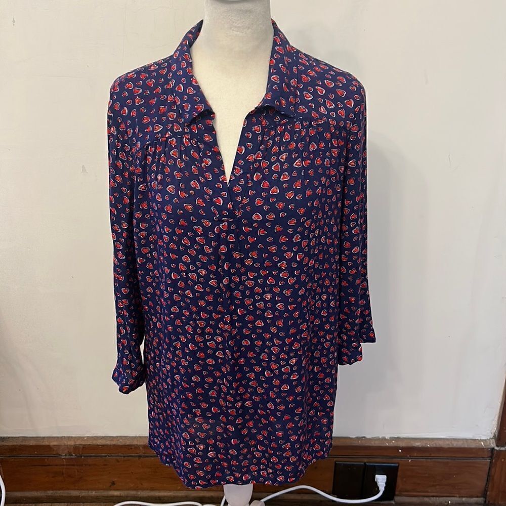 Anne Carson navy red heart 3/4 length sleeve collared blouse Size M EUC